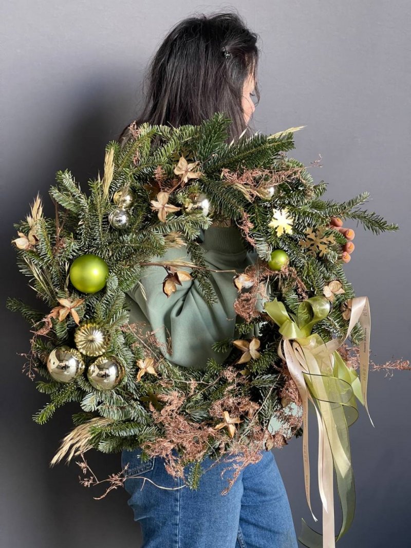A large wreath in natural colors